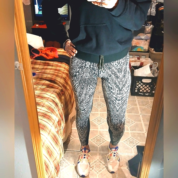 🎈Nike🎈BUY 1 GET 1 FREE ALL LISTINGS🎈Pro Hi Waist Pattern Leggings Sz S - Picture 9 of 15